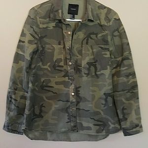 Forever 21 button down Camo shirt Junior's sz S